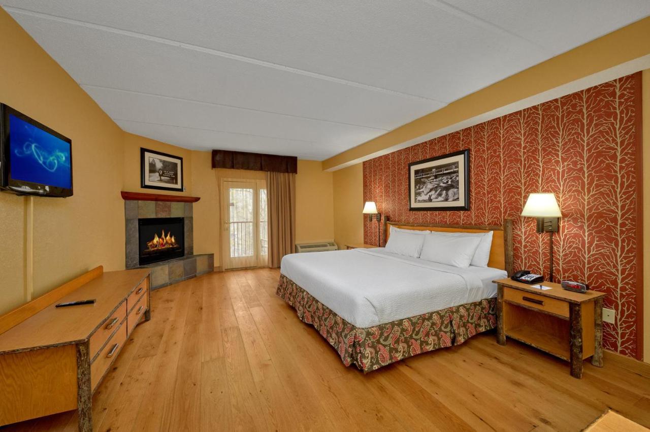 Bearskin Lodge On The River Gatlinburg Exterior foto